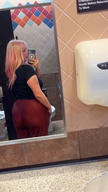 Full leaked Averageallison private onlyfans photo