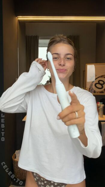 Full leaked Lea breuer page private onlyfans photo