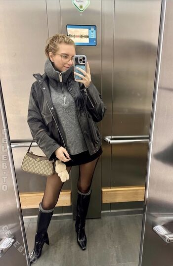 Full leaked Vixyless private onlyfans photo